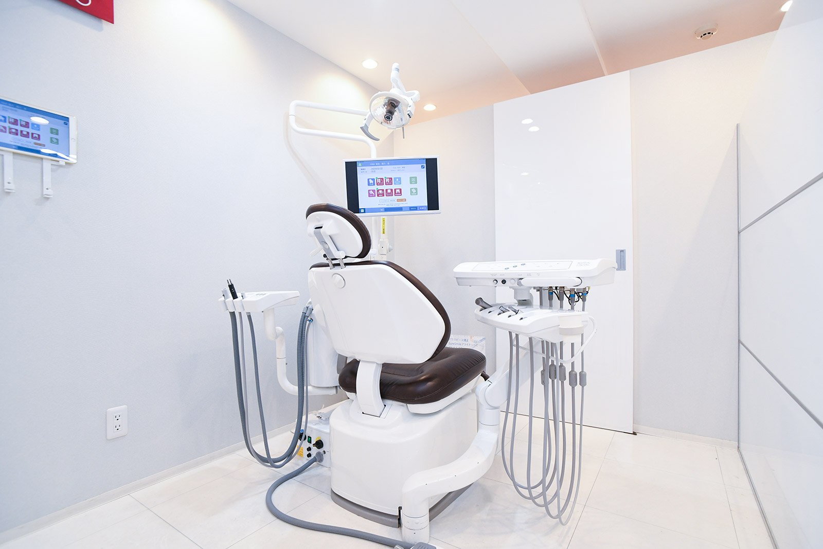 洗練されたフォルムを持つ銀の水注 水口智貴さんの作品が入荷しました！ | 秋田市新屋ガラス工房